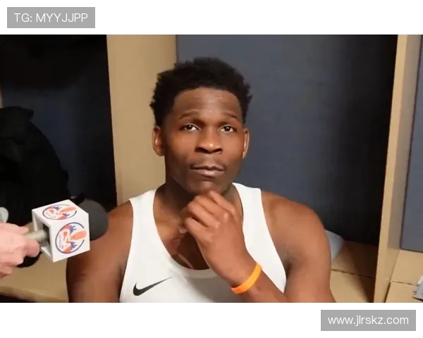 一接球就被包夹!爱德华兹半场出战20分钟10中5拿到11分2板3助 一接球就被包夹!爱德华兹半场出战20分钟10中5拿到11分2板3助