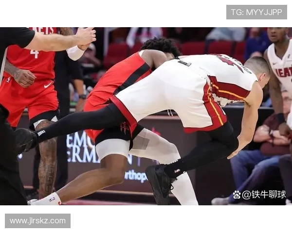 希罗表现稳定15投8中贡献22分3篮板2助攻1抢断正负值提升至8