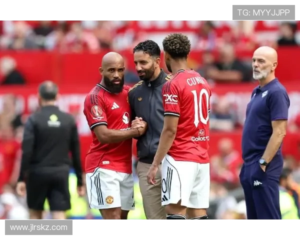 曼联在枪城车军身上豪取12分保级队伍人人有份共庆喜讯