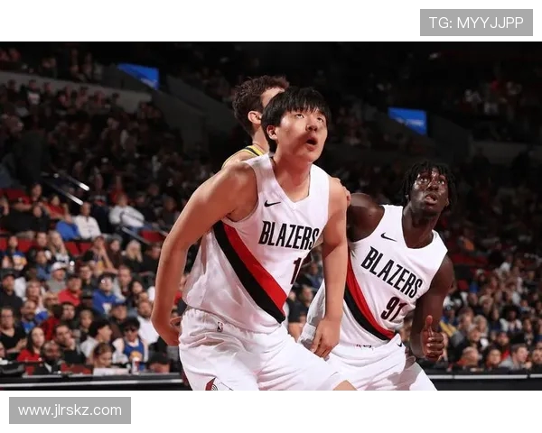 杨瀚森末节登场表现抢眼补篮得分并抢下前场篮板助队争胜